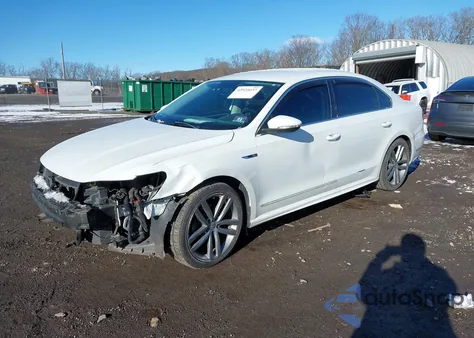 2017 Volkswagen Passat 1.8T R-Line z USA, uszkodzony, nr VIN 1VWDT7A34HC047100